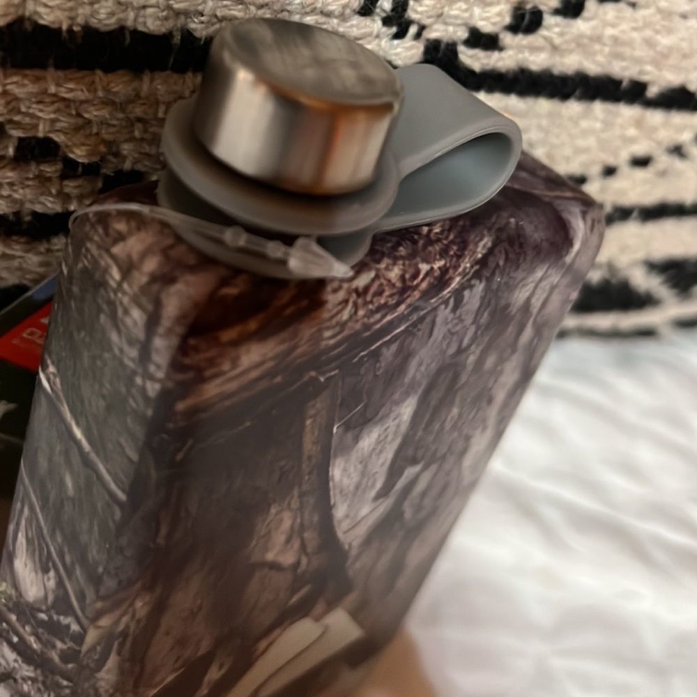 BRAND NEW OZARK TRAIL CAMO FLASK!